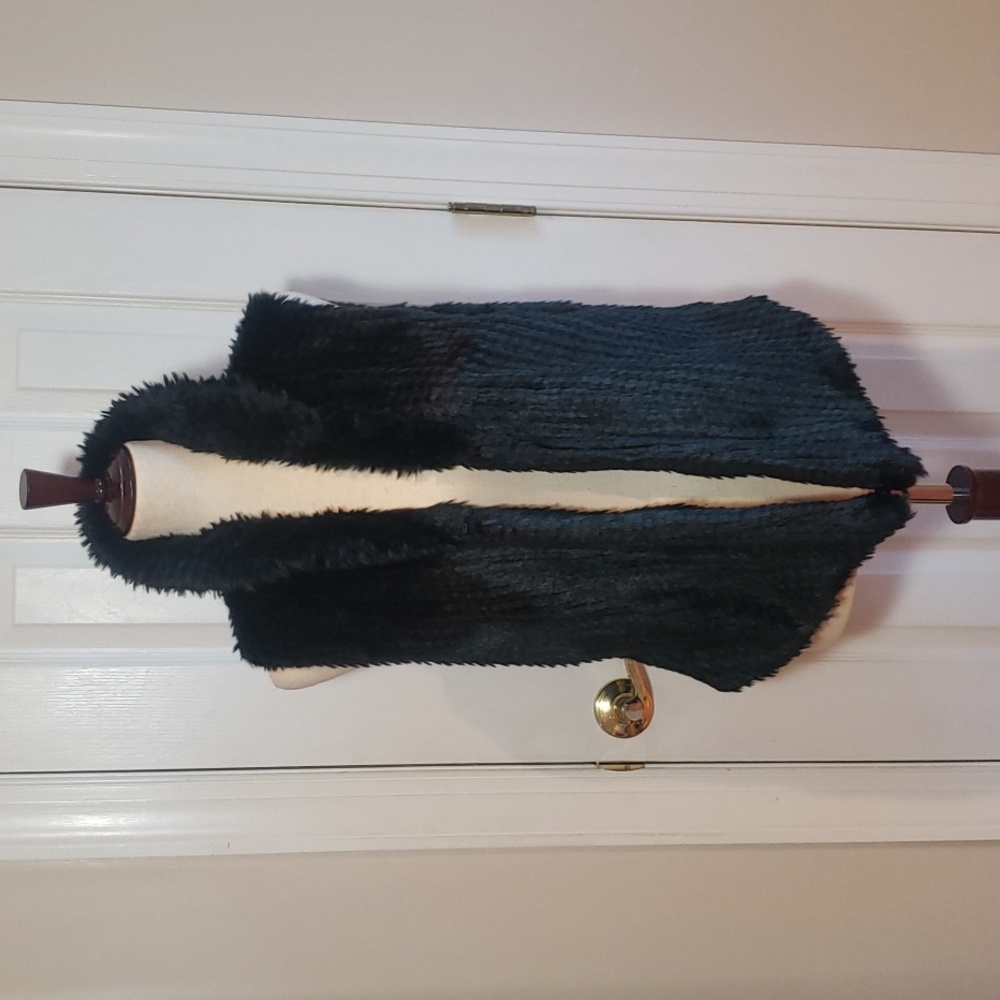 Bagatelle Black Faux Fur Vest Size Small